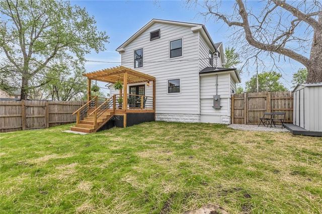 800 Pacific Avenue, Osawatomie, KS 66064