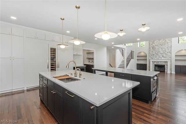 2890 Rocky Ridge Drive, Westlake, OH 44145