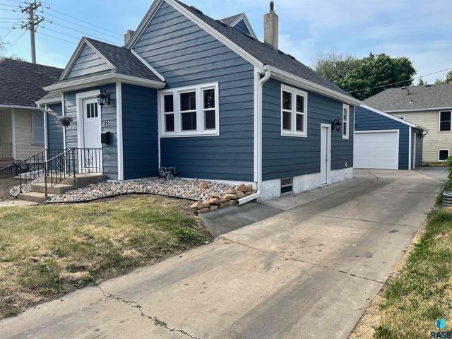 821 W 22nd St Street, Sioux Falls, SD 57105