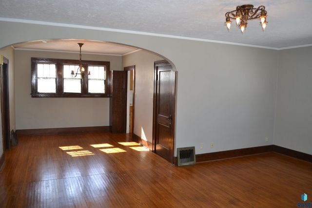 821 W 22nd St Street, Sioux Falls, SD 57105