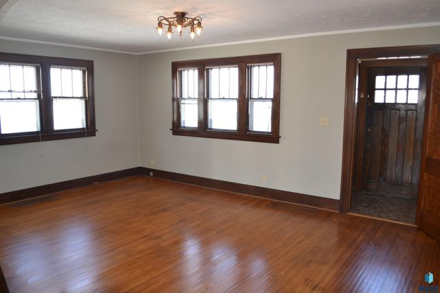 821 W 22nd St Street, Sioux Falls, SD 57105