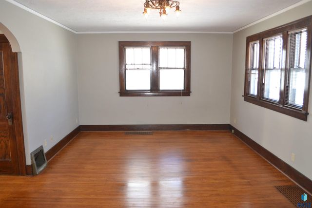 821 W 22nd St Street, Sioux Falls, SD 57105