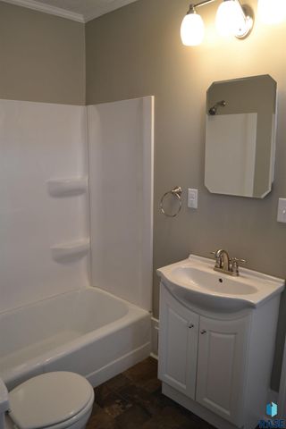 821 W 22nd St Street, Sioux Falls, SD 57105