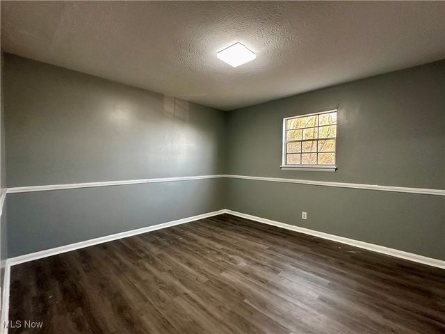 2526 Valley View Drive, Belpre, OH 45714