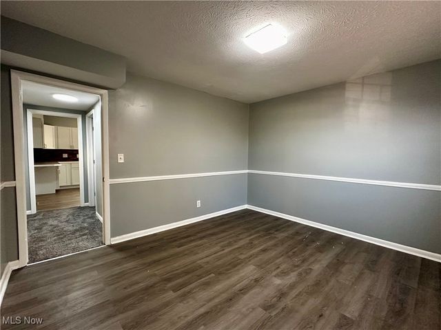 2526 Valley View Drive, Belpre, OH 45714