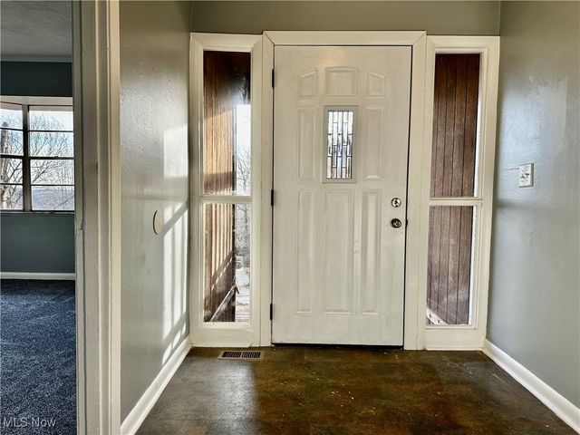 2526 Valley View Drive, Belpre, OH 45714