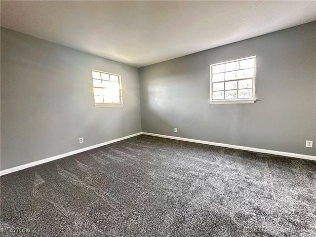 2526 Valley View Drive, Belpre, OH 45714