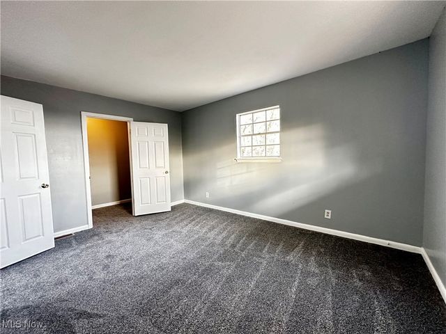 2526 Valley View Drive, Belpre, OH 45714