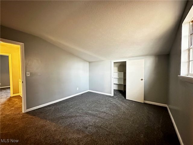 2526 Valley View Drive, Belpre, OH 45714