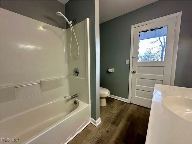 2526 Valley View Drive, Belpre, OH 45714