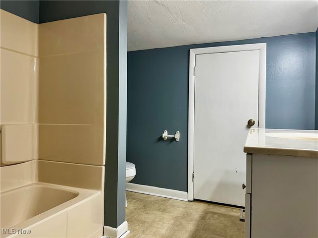 2526 Valley View Drive, Belpre, OH 45714