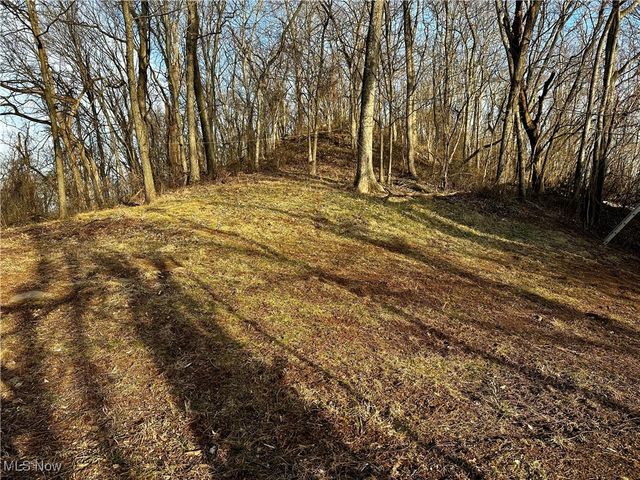 2526 Valley View Drive, Belpre, OH 45714