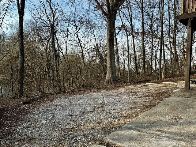 2526 Valley View Drive, Belpre, OH 45714