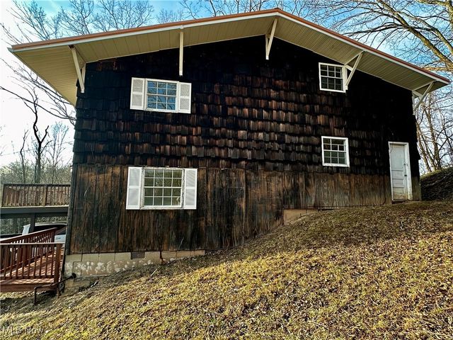 2526 Valley View Drive, Belpre, OH 45714