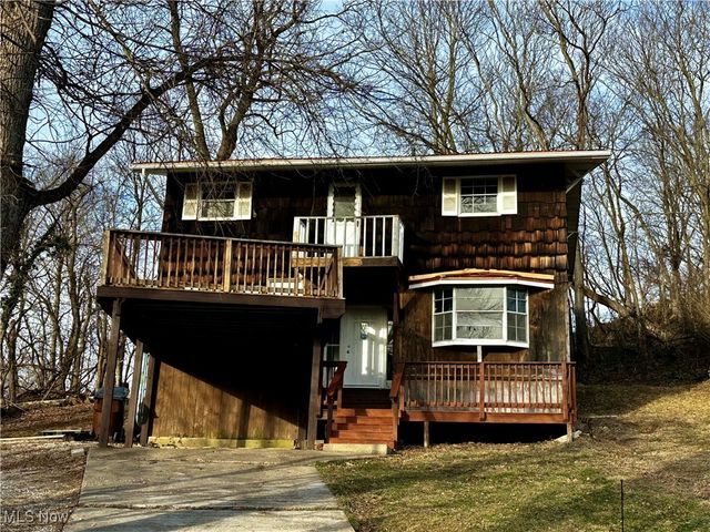 2526 Valley View Drive, Belpre, OH 45714