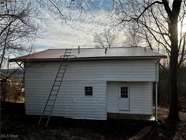 2526 Valley View Drive, Belpre, OH 45714