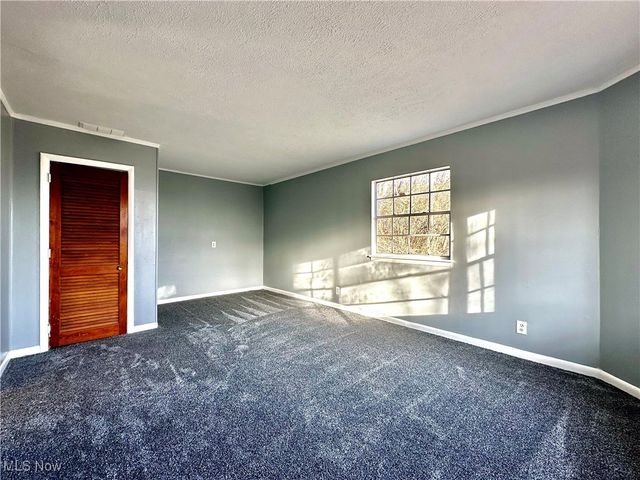 2526 Valley View Drive, Belpre, OH 45714