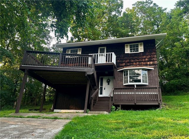 2526 Valley View Drive, Belpre, OH 45714