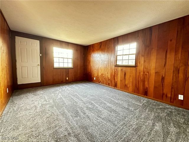 2526 Valley View Drive, Belpre, OH 45714