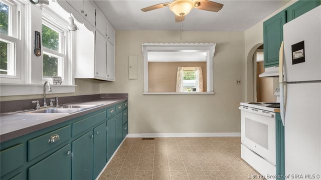 103 Henryville Bluelick Road, Henryville, IN 47126