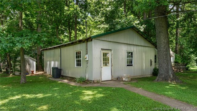 103 Henryville Bluelick Road, Henryville, IN 47126