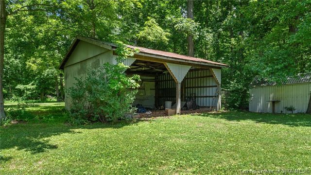 103 Henryville Bluelick Road, Henryville, IN 47126