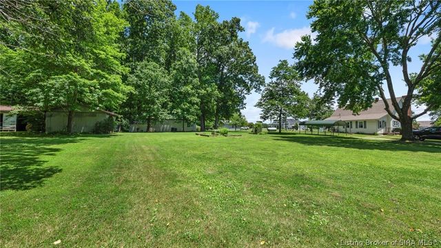 103 Henryville Bluelick Road, Henryville, IN 47126
