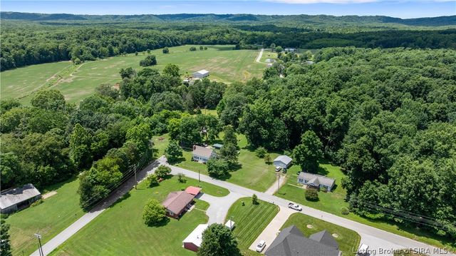 103 Henryville Bluelick Road, Henryville, IN 47126