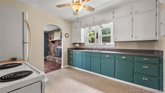 103 Henryville Bluelick Road, Henryville, IN 47126