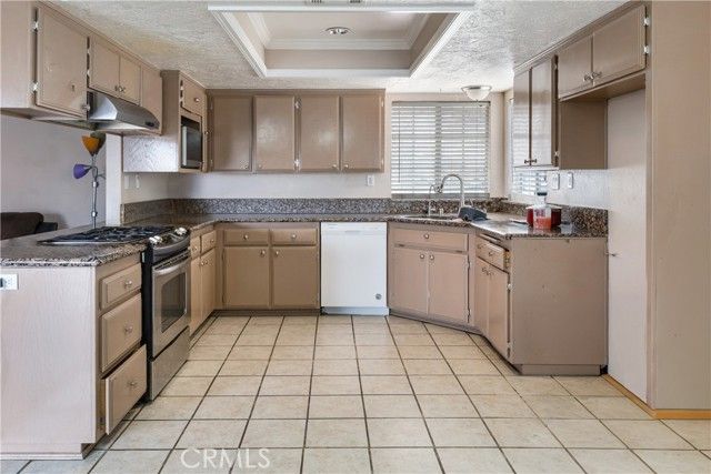 14926 Rivers Edge Road, Helendale, CA 92342