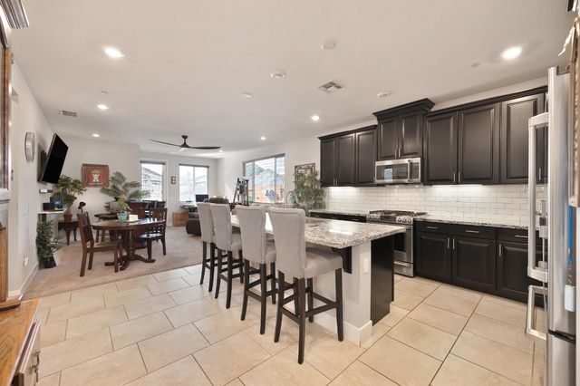 4000 Hovnanian Dr, Sacramento, CA 95834