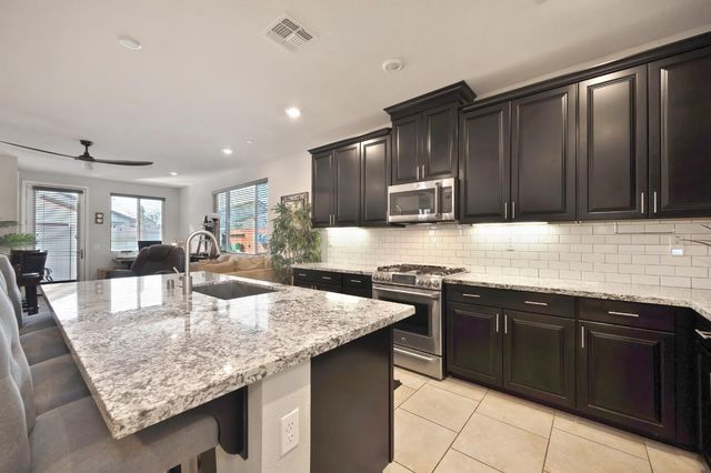 4000 Hovnanian Dr, Sacramento, CA 95834