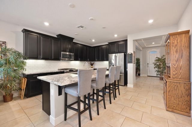 4000 Hovnanian Dr, Sacramento, CA 95834