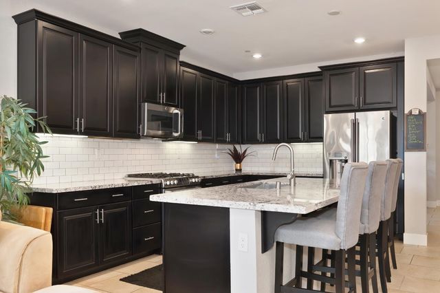 4000 Hovnanian Dr, Sacramento, CA 95834