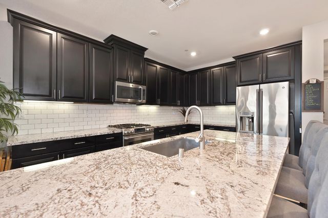 4000 Hovnanian Dr, Sacramento, CA 95834