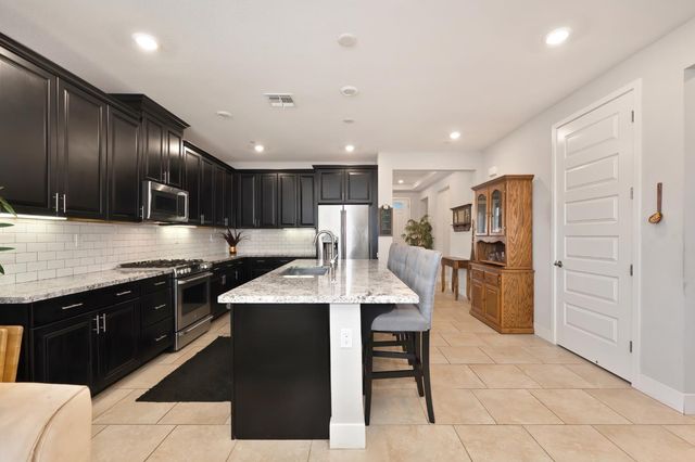 4000 Hovnanian Dr, Sacramento, CA 95834