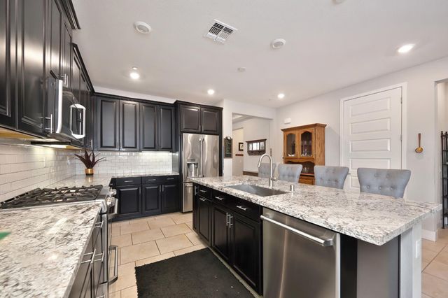 4000 Hovnanian Dr, Sacramento, CA 95834