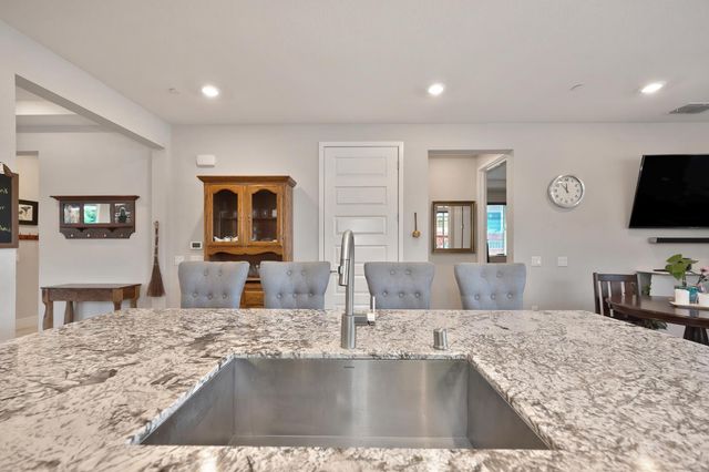 4000 Hovnanian Dr, Sacramento, CA 95834