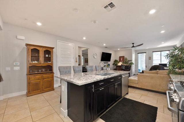 4000 Hovnanian Dr, Sacramento, CA 95834