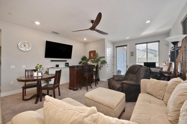 4000 Hovnanian Dr, Sacramento, CA 95834