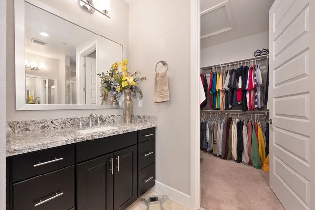 4000 Hovnanian Dr, Sacramento, CA 95834