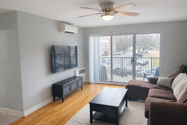 5202 Washington Street 206, Downers Grove, IL 60515