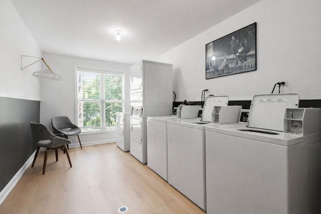 5202 Washington Street 206, Downers Grove, IL 60515