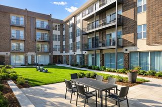 5202 Washington Street 206, Downers Grove, IL 60515