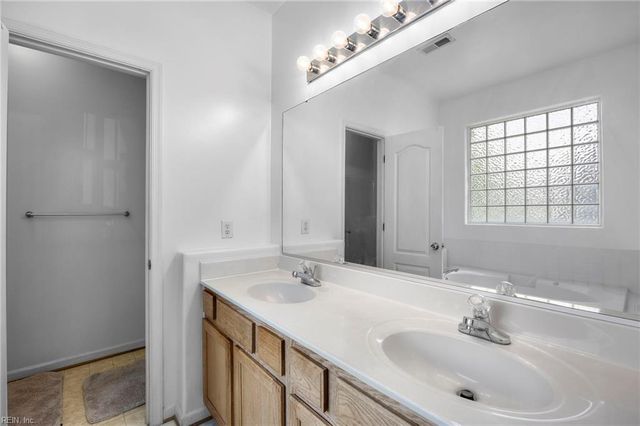 869 Brittlebank DR, Virginia Beach, VA 23462