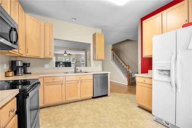869 Brittlebank DR, Virginia Beach, VA 23462