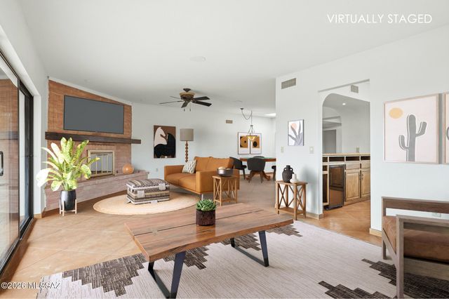 1013 W Desert Hills Drive, Green Valley, AZ 85622