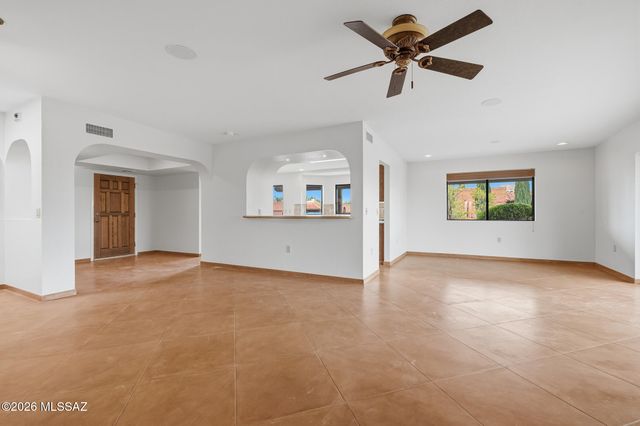 1013 W Desert Hills Drive, Green Valley, AZ 85622