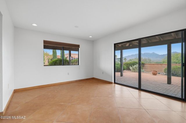 1013 W Desert Hills Drive, Green Valley, AZ 85622