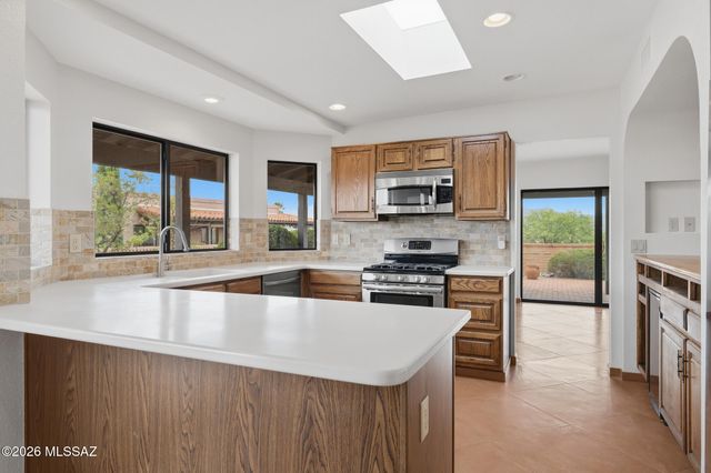 1013 W Desert Hills Drive, Green Valley, AZ 85622
